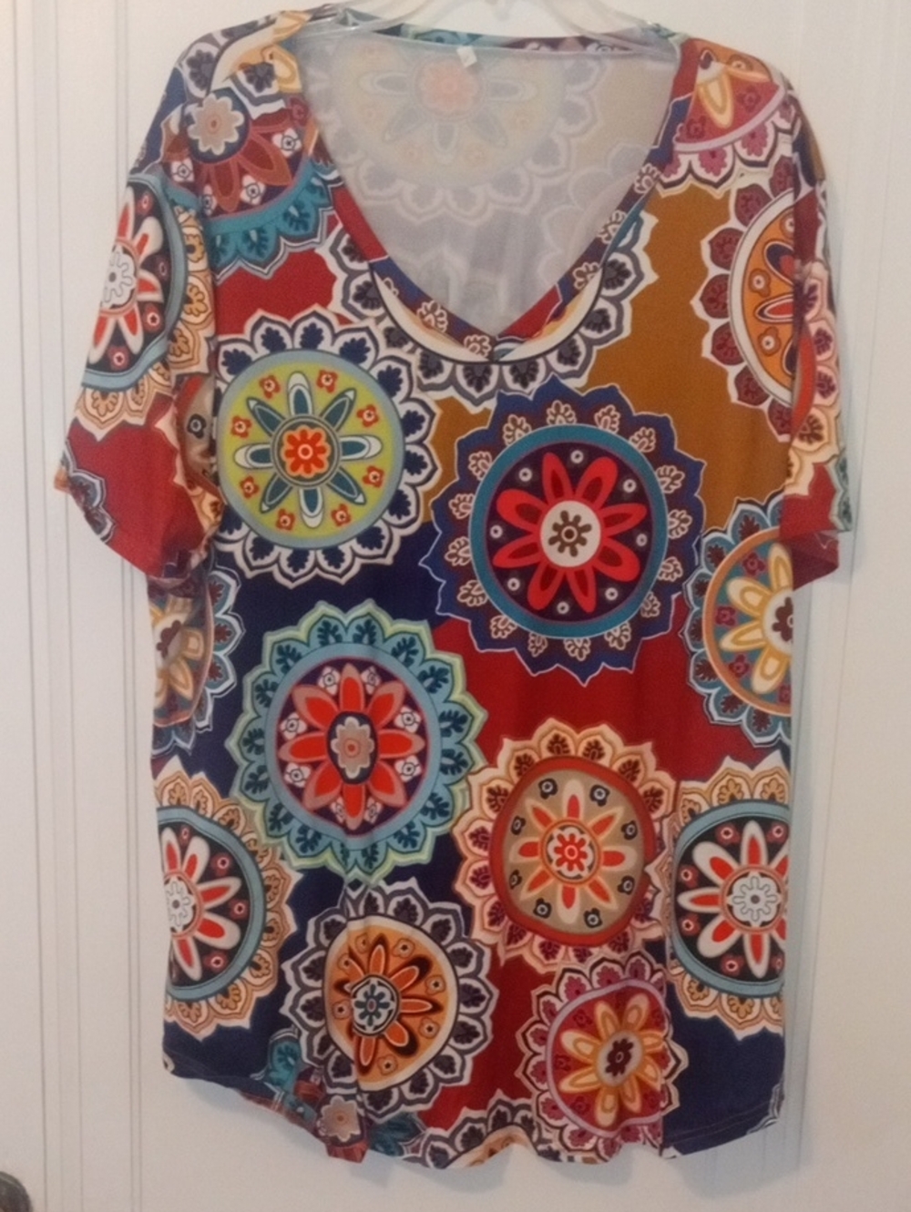 women 3x short sleeve vneck top, colorful print, deep tones